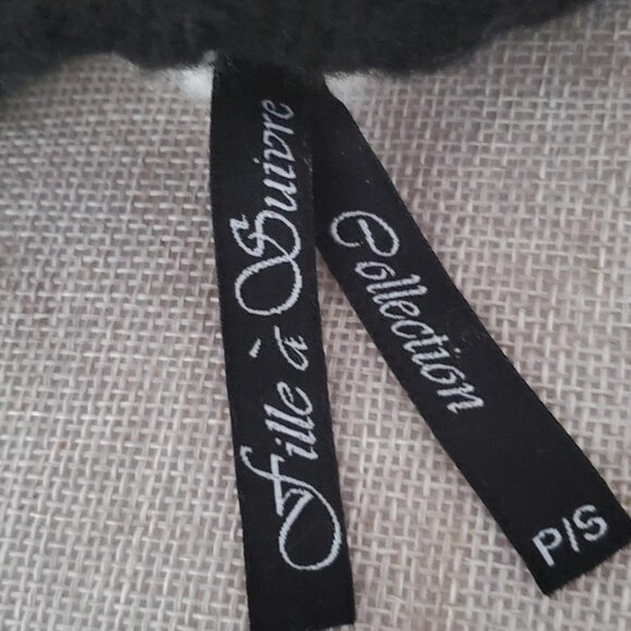 Black and White waffle knit sweater. - Picture 4 of 6